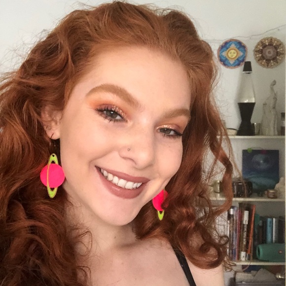 Meet your Posher, Sierra - Picture 2 of 5